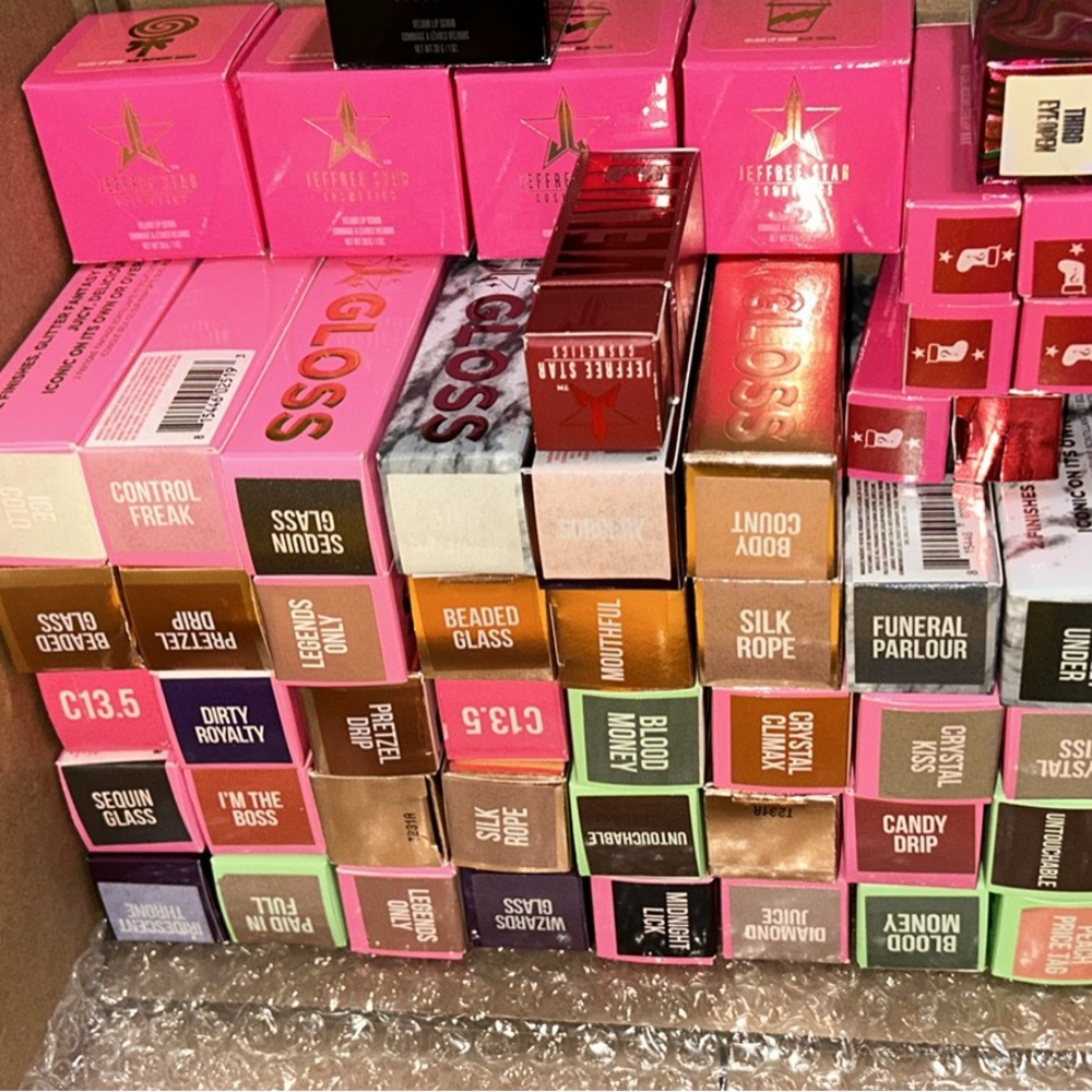 Makeup new, good prices!!!! All the merch is original and different prices.. - Picture 3 of 3